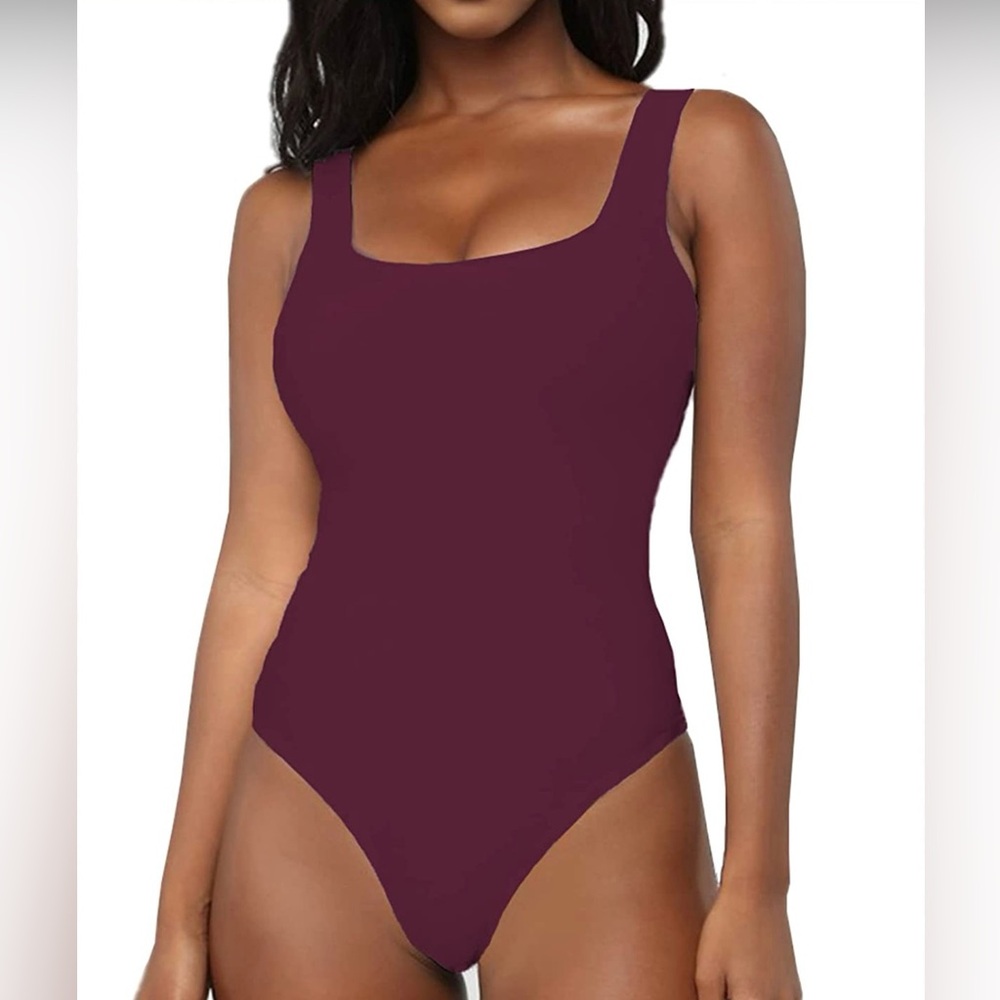 Bellelovin Women’s scoop neck maroon bodysuit NWT Size M